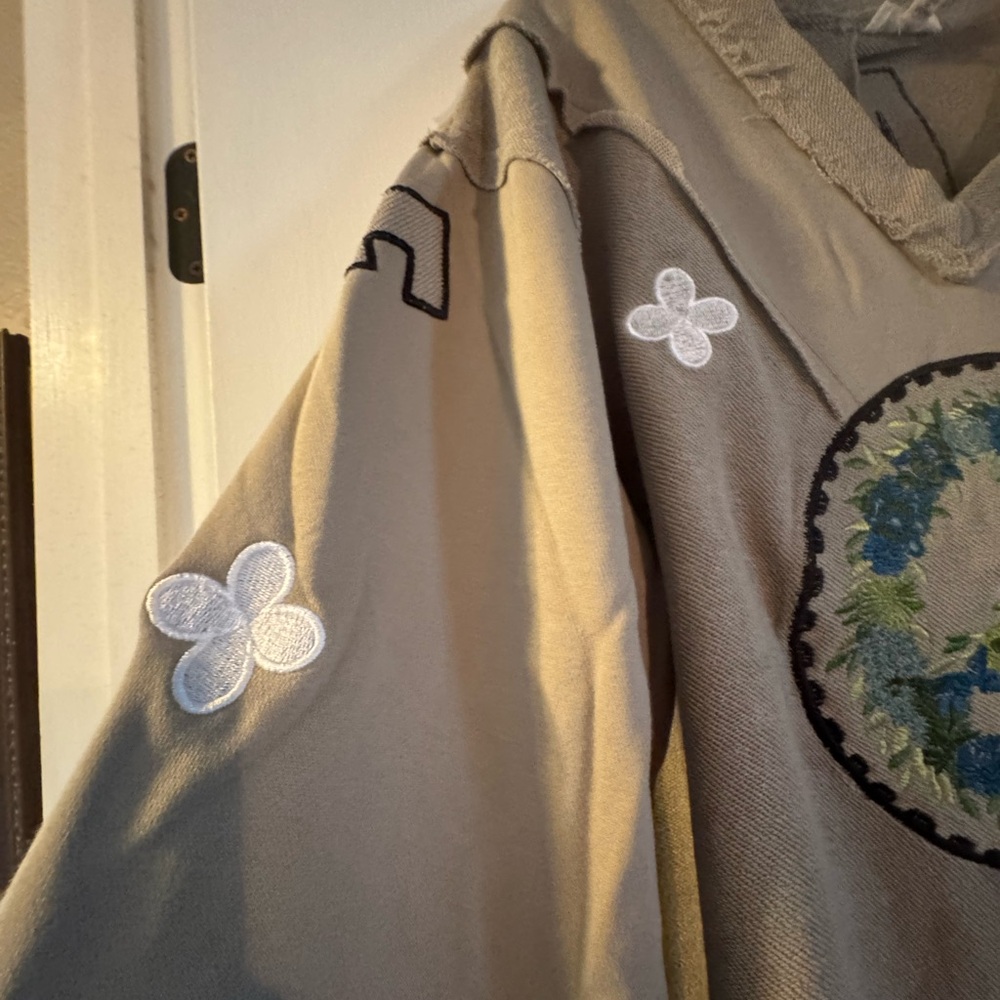 Brand New Pol Peace Sign Sweatshirt with Floral Accents - Picture 3 of 8